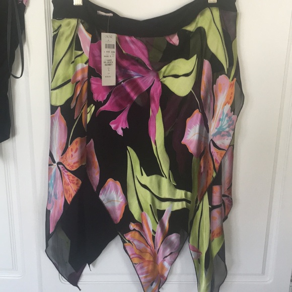 2-piexe top and mini skirt - Picture 5 of 6